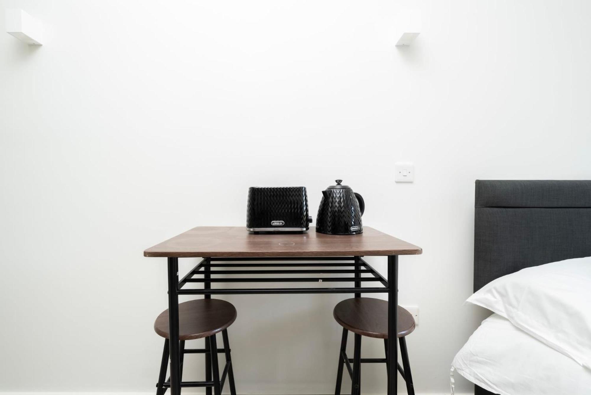 Antigallican In Apartment